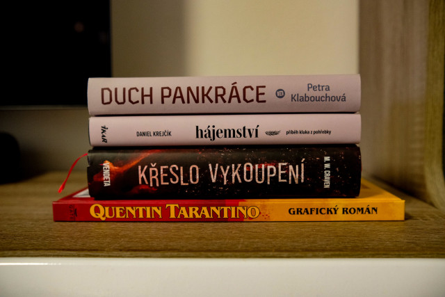 Přečteno za LISTOPAD.